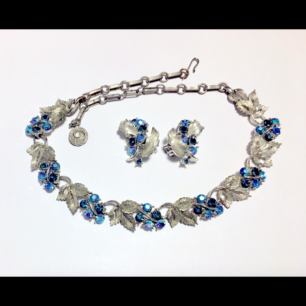 REDUCED PRICE Gorgeous Vintage Lisner Necklace Earrings-Firm